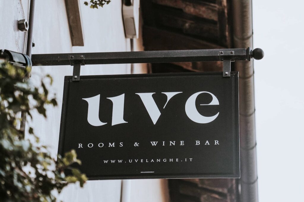 UVE Rooms & Wine Bar Insegna